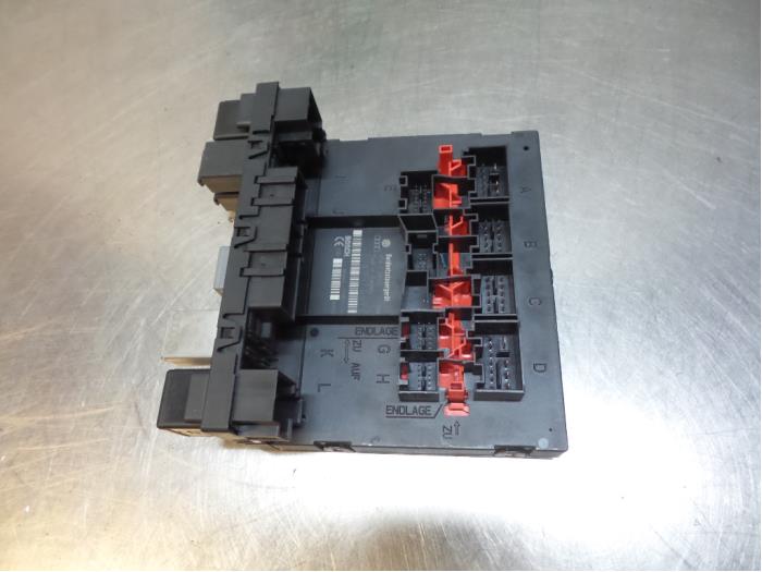 Fuse box Volkswagen Caddy III 1.9 TDI 3C8937049E BOSCH