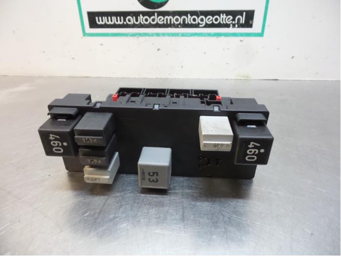 Fuse box Volkswagen Caddy III 1.9 TDI 3C8937049E BOSCH