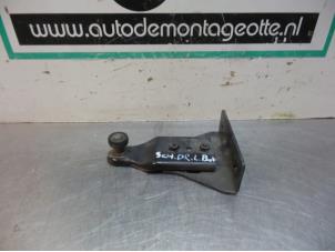 Used Sliding door roller, left Hyundai H-300 2.5 CRDi Price € 30,00 Margin scheme offered by Autodemontagebedrijf Otte