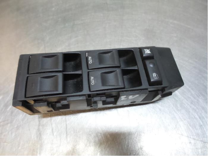 Usados Interruptor de ventanilla eléctrica Chrysler 300 C 2.7 V6 24V Precio € 40,00 Norma de margen ofrecido por Autodemontagebedrijf Otte