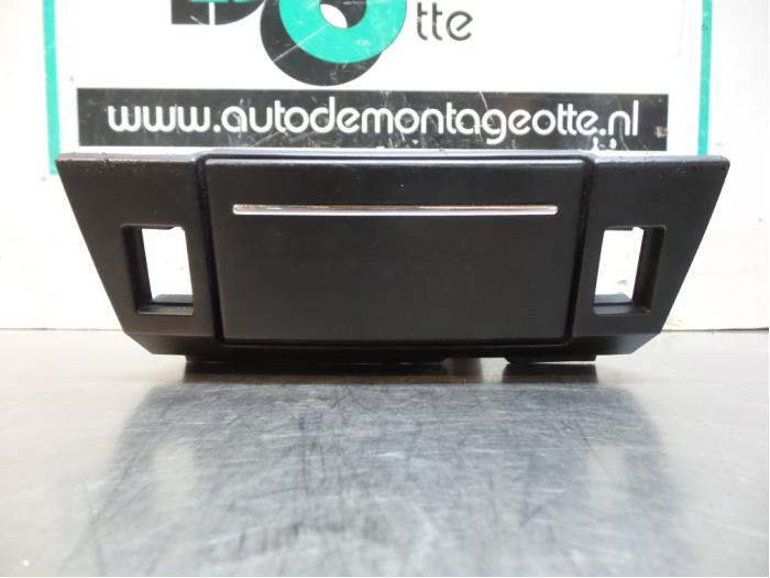 Begagnade Askkopp, fram Chrysler 300 C 2.7 V6 24V Pris € 35,00 Marginaltabell erbjuds av Autodemontagebedrijf Otte