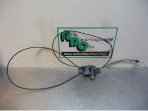 Used Bonnet lock mechanism Chrysler 300 C 2.7 V6 24V Price € 40,00 Margin scheme offered by Autodemontagebedrijf Otte