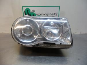 Used Headlight, right Chrysler 300 C 2.7 V6 24V Price € 350,00 Margin scheme offered by Autodemontagebedrijf Otte