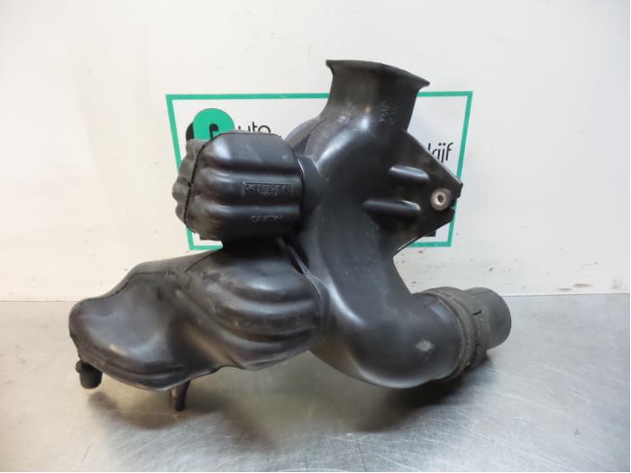 Intake resonator