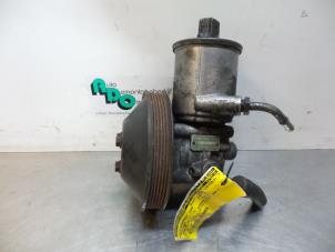 Used Power steering pump Mercedes 190 (W201) 2.0 Kat. Price € 60,00 Margin scheme offered by Autodemontagebedrijf Otte