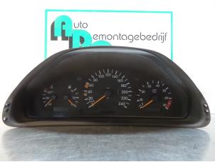 Used Instrument panel Mercedes CLK (W208) 2.0 200 16V Price € 50,00 Margin scheme offered by Autodemontagebedrijf Otte