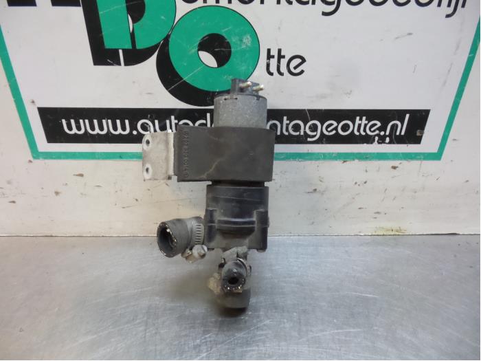 Begagnade Vattenpump Mercedes CLK (C208) 2.0 200 16V Pris € 30,00 Marginaltabell erbjuds av Autodemontagebedrijf Otte