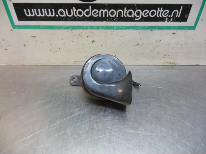 Używane Klakson Mercedes CLK (C208) 2.0 200 16V Cena € 10,00 Procedura marży oferowane przez Autodemontagebedrijf Otte