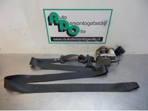 Used Front seatbelt, left Mercedes CLK (W208) 2.0 200 16V Price € 40,00 Margin scheme offered by Autodemontagebedrijf Otte
