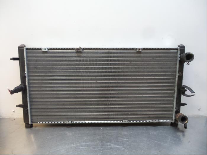 Used Radiator Volkswagen Transporter T4 2.4 D Price € 50,00 Margin scheme offered by Autodemontagebedrijf Otte
