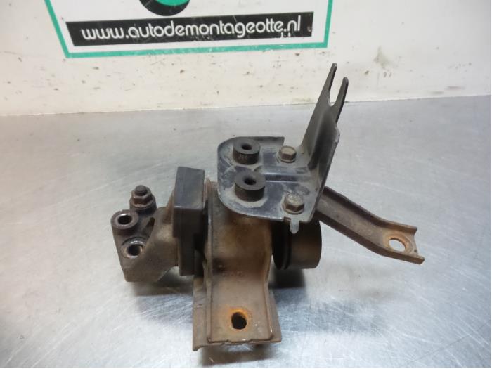 Usagé Support moteur Kia Picanto (BA) 1.1 12V Prix € 20,00 Règlement à la marge proposé par Autodemontagebedrijf Otte