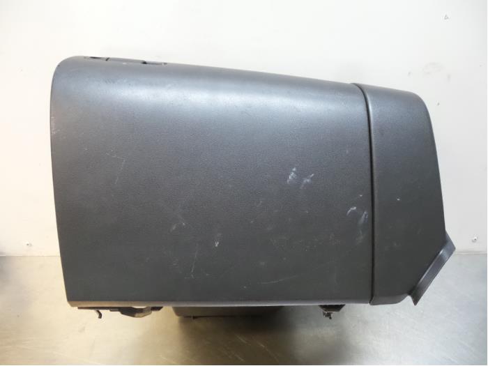 Gebrauchte Handschuhfach Mazda 3 Sport (BK) 1.3i 16V Preis € 30,00 Margenregelung angeboten von Autodemontagebedrijf Otte