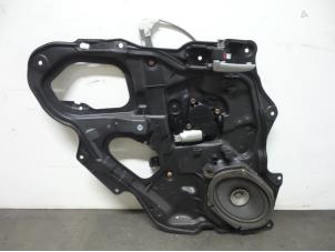 Używane Mechanizm szyby lewej tylnej wersja 4-drzwiowa Mazda 3 Sport (BK14) 1.3i 16V Cena € 40,00 Procedura marży oferowane przez Autodemontagebedrijf Otte