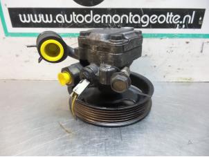 Used Power steering pump Mazda 3 Sport (BK14) 1.3i 16V Price € 40,00 Margin scheme offered by Autodemontagebedrijf Otte