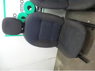 Gebrauchte Sitz rechts Renault Twingo II (CN) 1.2 Preis € 40,00 Margenregelung angeboten von Autodemontagebedrijf Otte