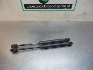 Used Set of gas struts for boot Audi A4 (B6) 2.0 20V Price € 20,00 Margin scheme offered by Autodemontagebedrijf Otte