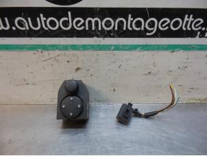 Usados Interruptor de retrovisor Audi A3 (8L1) 1.8 20V Precio € 10,00 Norma de margen ofrecido por Autodemontagebedrijf Otte
