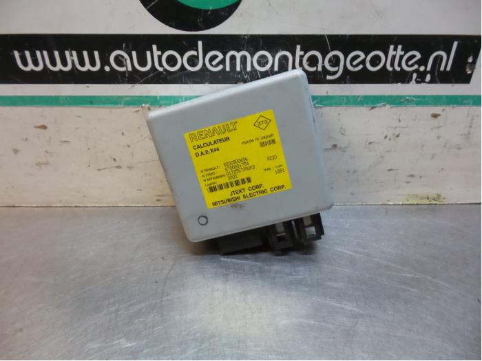 Used Power steering computer Renault Twingo II (CN) 1.2 Price € 65,00 Margin scheme offered by Autodemontagebedrijf Otte