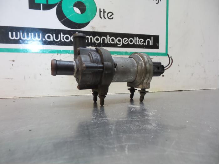 Begagnade Extra vattenpump Seat Ibiza III (6L1) 1.8 Turbo 20V FR Pris € 30,00 Marginaltabell erbjuds av Autodemontagebedrijf Otte