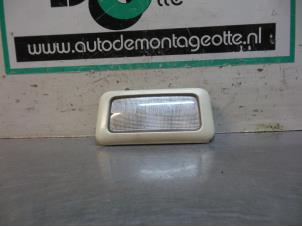 Usados Iluminación interior detrás Lancia Musa 1.4 16V Precio € 20,00 Norma de margen ofrecido por Autodemontagebedrijf Otte