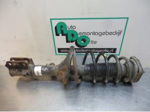 Used Rear shock absorber rod, left Kia Sportage (JE) 2.0 CRDi 16V VGT 4x2 Price € 40,00 Margin scheme offered by Autodemontagebedrijf Otte