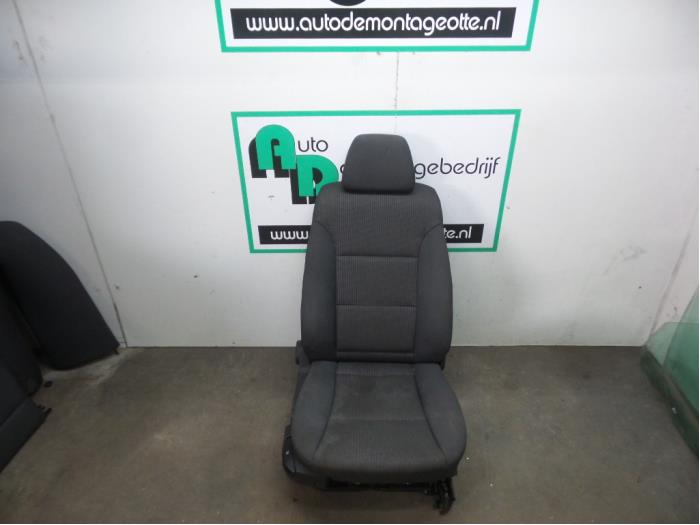 Seat, right from a BMW 5 serie (E60) 520i 24V 2003