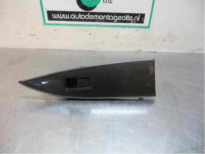 Usados Interruptor de ventanilla eléctrica Mazda 6 Sportbreak (GY19/89) 2.0 CiDT 16V Precio € 15,00 Norma de margen ofrecido por Autodemontagebedrijf Otte
