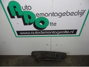 Used Rear bumper component, central BMW 5 serie (E60) 520i 24V Price € 30,00 Margin scheme offered by Autodemontagebedrijf Otte