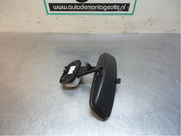 Rear view mirror from a Suzuki New Ignis (MH) 1.5 16V 2005