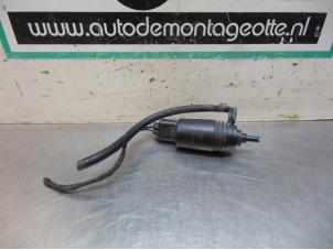 Used Windscreen washer pump BMW 5 serie (E60) 520i 24V Price € 10,00 Margin scheme offered by Autodemontagebedrijf Otte