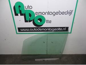 Używane Szyba drzwi lewych przednich wersja 4-drzwiowa Opel Zafira (M75) 2.2 16V Direct Ecotec Cena € 25,00 Procedura marży oferowane przez Autodemontagebedrijf Otte