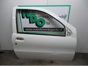Używane Drzwi prawe wersja 2-drzwiowa Fiat Strada (178/278) 1.9 JTD Cena € 100,00 Procedura marży oferowane przez Autodemontagebedrijf Otte