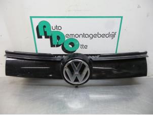 Używane Grill Volkswagen Lupo (6X1) 1.2 TDI 3L Cena € 25,00 Procedura marży oferowane przez Autodemontagebedrijf Otte