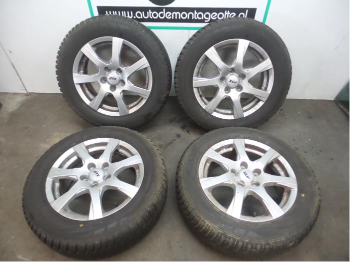 Begagnade Sporthjulsuppsättning Opel Astra J Sports Tourer (PD8/PE8/PF8) 1.6 16V Pris € 200,00 Marginaltabell erbjuds av Autodemontagebedrijf Otte