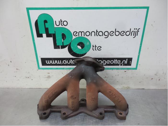 Gebrauchte Abgaskrümmer Renault Twingo II (CN) 1.2 Preis € 30,00 Margenregelung angeboten von Autodemontagebedrijf Otte