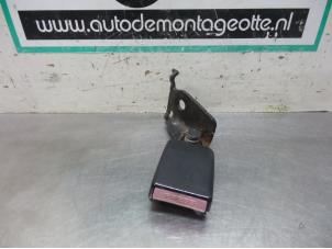 Usagé Insertion ceinture de sécurité arrière droite Renault Megane II (BM/CM) 1.4 16V 98 Prix € 10,00 Règlement à la marge proposé par Autodemontagebedrijf Otte