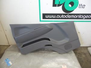 Nuevos Tapizado de puerta de 2 puertas izquierda Mitsubishi Canter 3.0 Di-D 16V 413 Precio € 60,50 IVA incluido ofrecido por Autodemontagebedrijf Otte