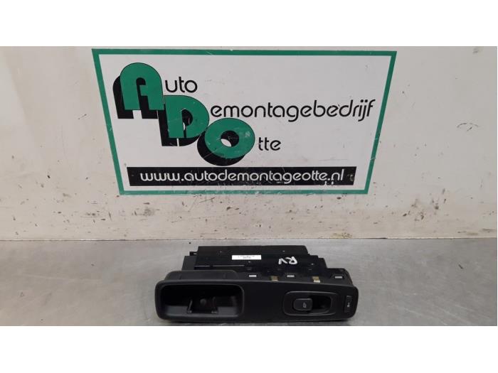 Usados Interruptor de ventanilla eléctrica Volvo S80 (TR/TS) 2.4 SE 20V 170 Precio € 15,00 Norma de margen ofrecido por Autodemontagebedrijf Otte