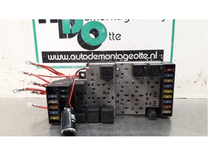 Fuse box Volvo S80 2.4 SE 20V 170 9441607 VOLVO