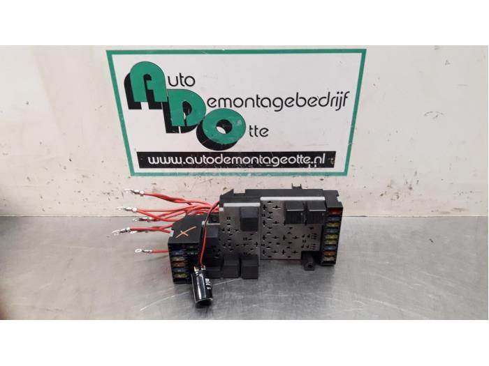 Fuse box Volvo S80 2.4 SE 20V 170 9441607 VOLVO