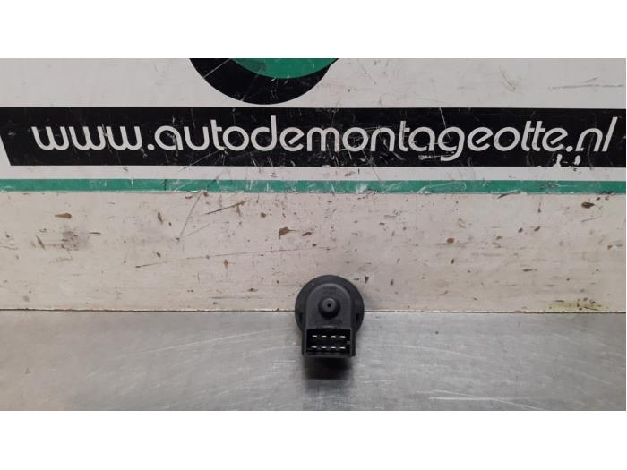 Mirror switch from a Renault Megane II Grandtour (KM) 1.6 16V 2003
