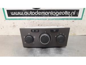 Usados Panel de control de calefacción Opel Astra H (L48) 1.4 16V Twinport Precio € 25,00 Norma de margen ofrecido por Autodemontagebedrijf Otte