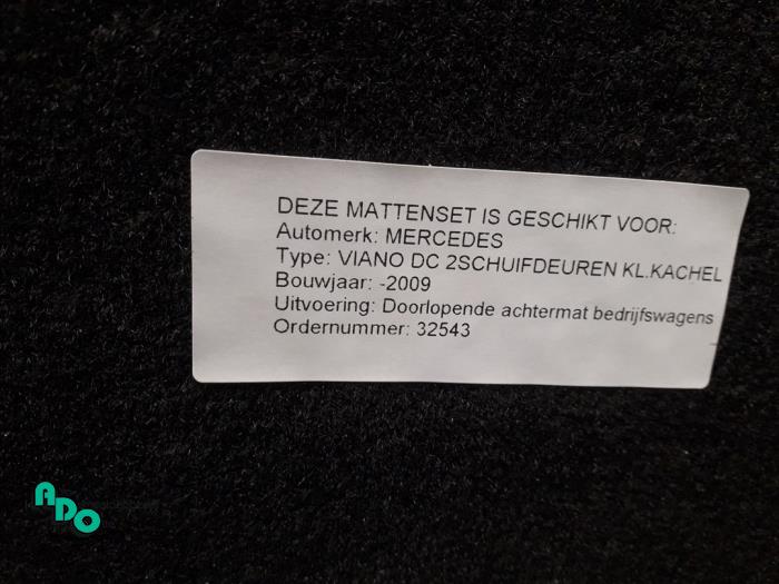 Carpet from a Mercedes-Benz Viano (639) 2.0 CDI 16V 2008