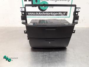 Used Front ashtray Kia Sorento I (JC) 2.5 CRDi 16V Price € 10,00 Margin scheme offered by Autodemontagebedrijf Otte