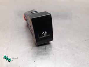 Used Fog light switch Kia Sorento I (JC) 2.5 CRDi 16V Price € 10,00 Margin scheme offered by Autodemontagebedrijf Otte