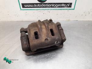 Used Front brake calliper, left Kia Sorento I (JC) 2.5 CRDi 16V Price € 25,00 Margin scheme offered by Autodemontagebedrijf Otte