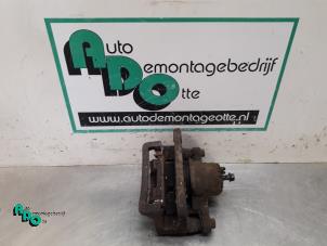 Used Rear brake calliper, left Kia Sorento I (JC) 2.5 CRDi 16V Price € 25,00 Margin scheme offered by Autodemontagebedrijf Otte
