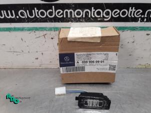 New Indicator, left Mercedes E (W213) E-200d 1.6 Turbo 16V Price € 30,25 Inclusive VAT offered by Autodemontagebedrijf Otte