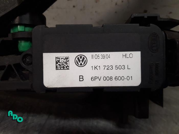 Gaspedalposition Sensor van een Volkswagen Golf V (1K1) 1.6 FSI 16V 2004