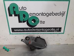 Używane Uchwyt drzwi lewych przednich wersja 4-drzwiowa Fiat Panda (169) 1.2 Fire Cena € 10,00 Procedura marży oferowane przez Autodemontagebedrijf Otte